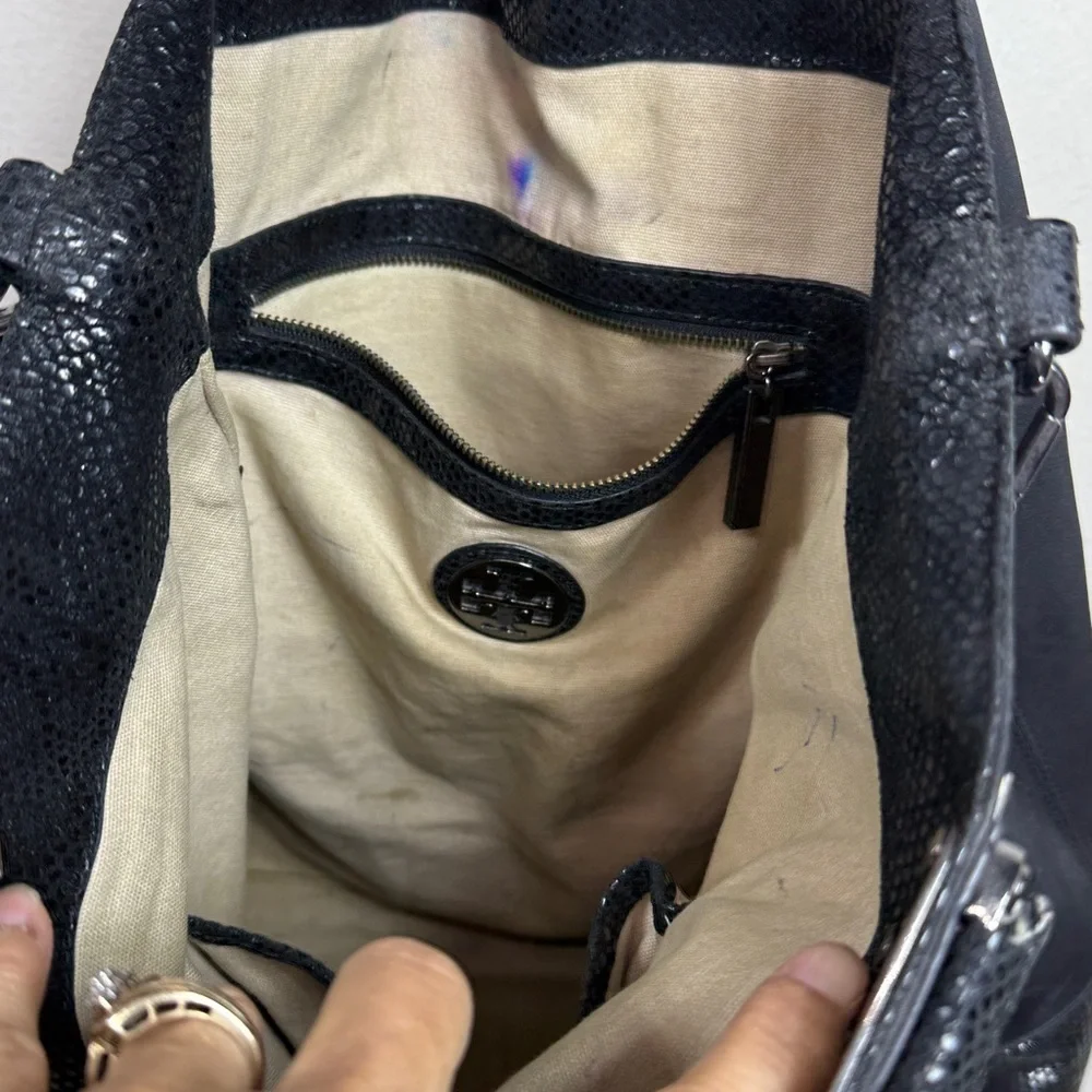 (X3) TORY BURCH NICO bag in black nylon and patent leather, large - Picture 9 of 12